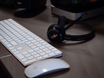 IT-Support und Fernwartung es wird ein Tastatur, Maus und Headset