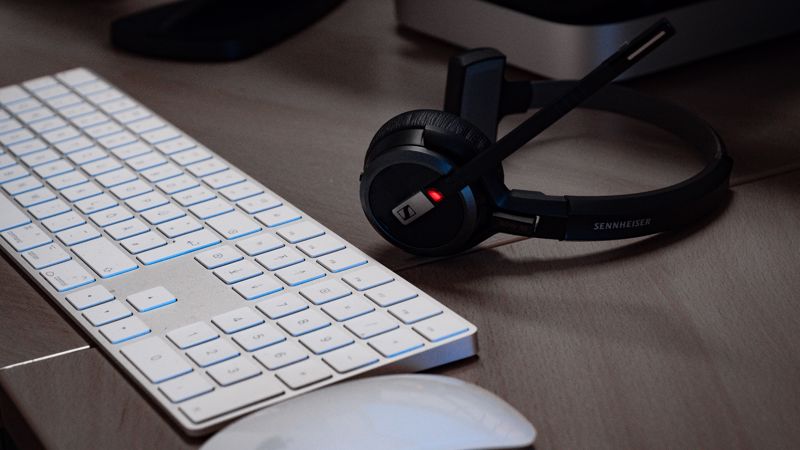 IT-Support und Fernwartung es wird ein Tastatur, Maus und Headset