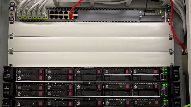 Serverrack mit HPE DL360 Servern