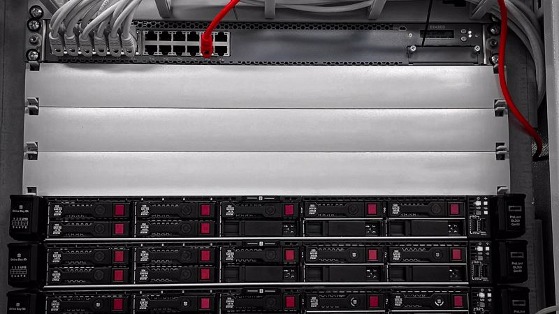 Serverrack mit HPE DL360 Servern